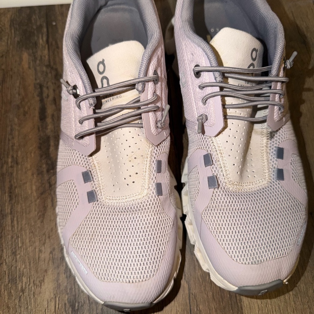 On Running Cloud Women's Lace-Up Running Sneakers in Light Purple